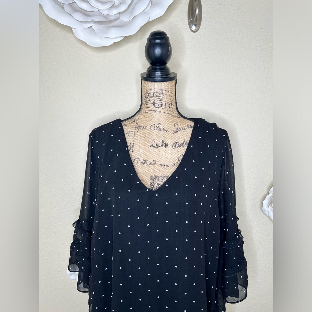 NTM: Torrid Crinkled Textured Chiffon Black & White Sheer Overlay Blouse Size 2X - Picture 2 of 16